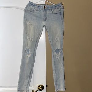 Light wash ripped denim jeans